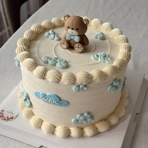 vintage gypsophile cake